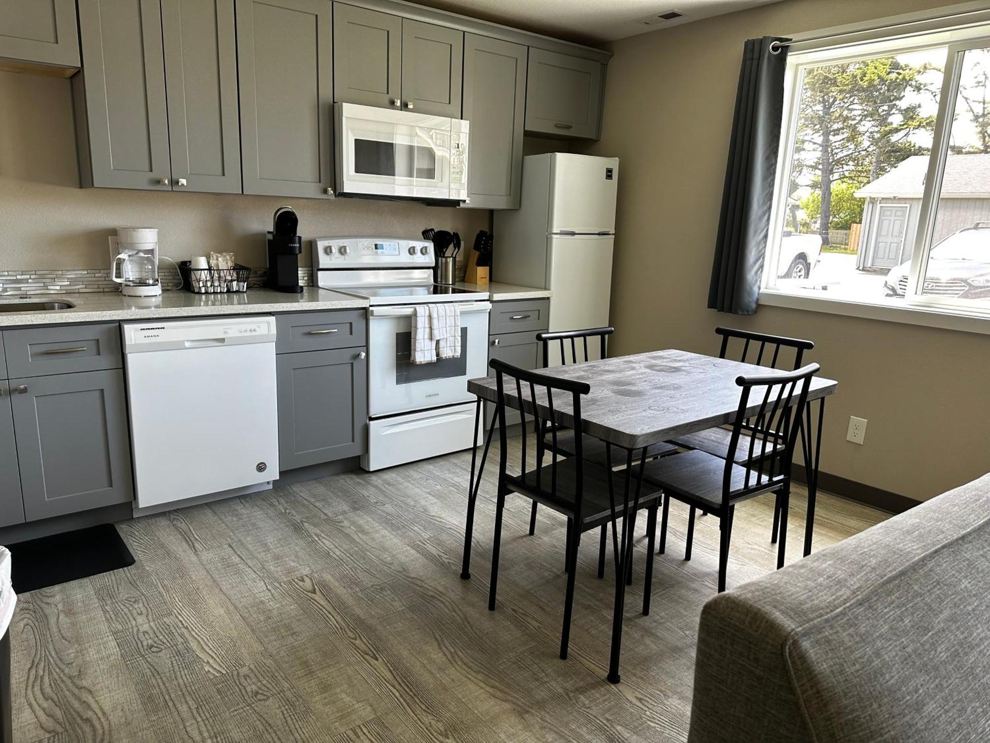 Coastal Inn And Suites Long Beach Eksteriør billede